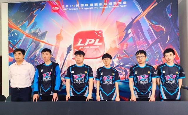 激烈而残酷 激烈而残酷