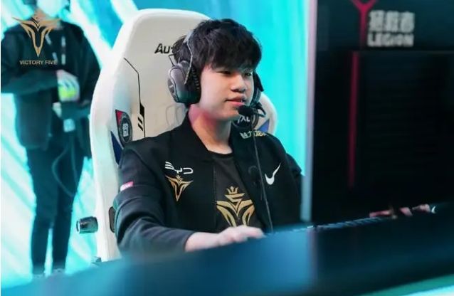 场上瞬息万 场上瞬息万